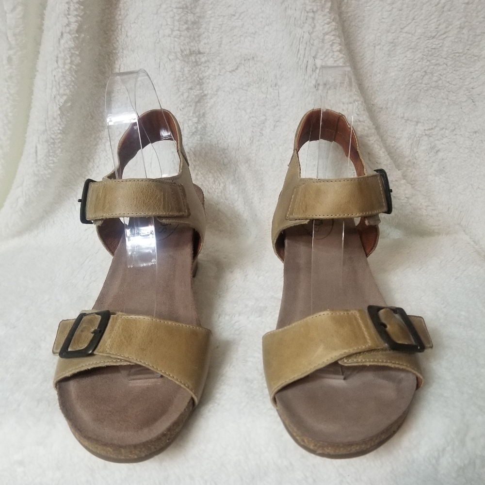 Taos leather wedge sandal